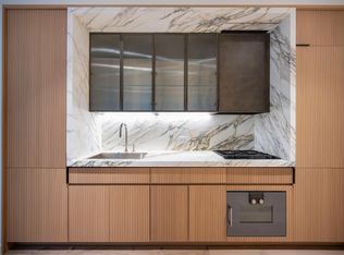 135 E 47th St #8F, New York, NY 10017