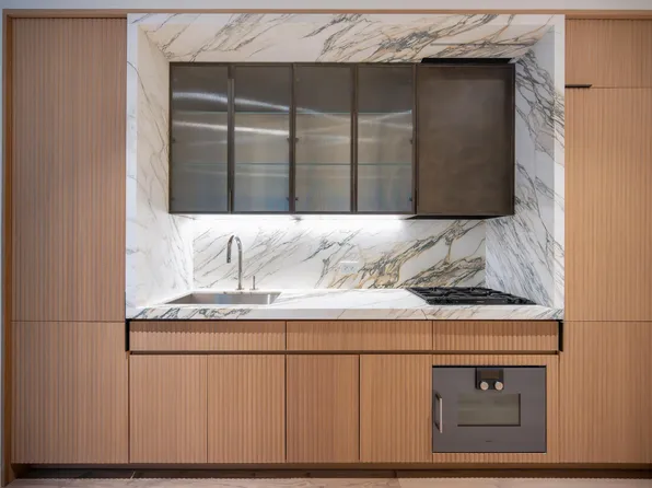 135 East 47th Street image 1 of 8