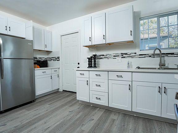 3rd image of 2711 W Wyoming Ave