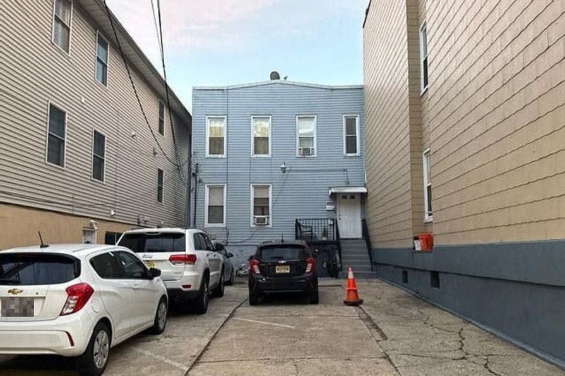 1st image of 2510 Summit Ave