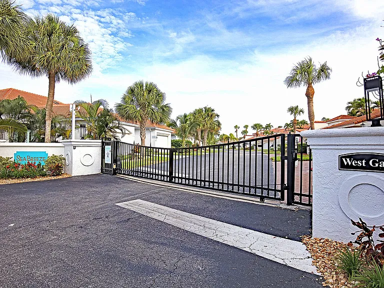 11921 Seabreeze Cove Ln — Photo 56