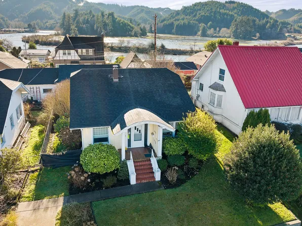 1158 Fir Ave, Reedsport, OR 97467