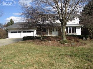 228 Hillview Ter, Fenton, MI 48430