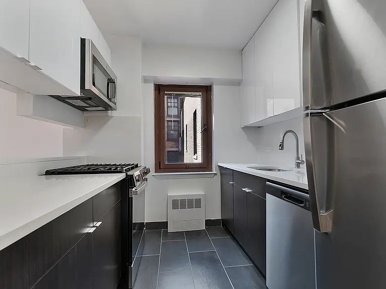 108 E 96th St #18B — Photo 5