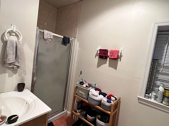 5th image of 1543 W Thompson St Floor 1