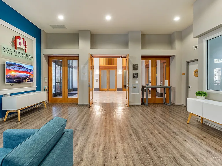 101 San Fernando — Photo 3