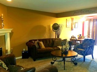 1316 NW Hidden Ridge Cir, Blue Springs, MO 64015