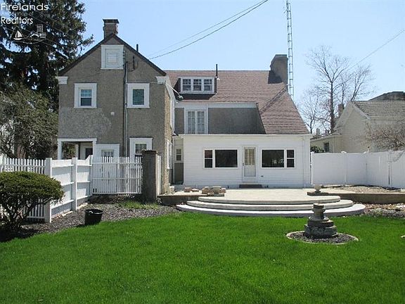 4th image of 221 Washington Ct