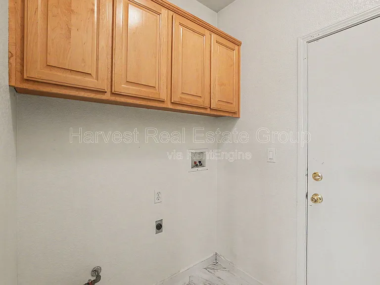 1991 Gresham Dr — Photo 16