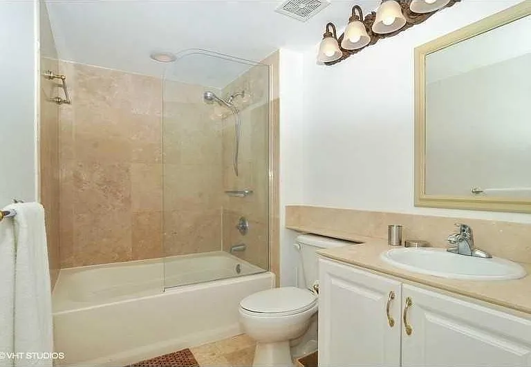 1155 Brickell Bay Dr — Photo 4