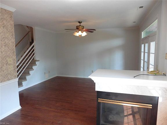 5th image of 819 Southlake Cir