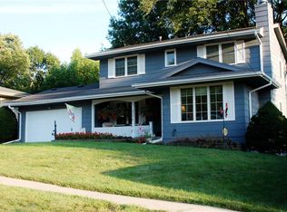 6912 Hopkins Rd, Urbandale, IA 50322