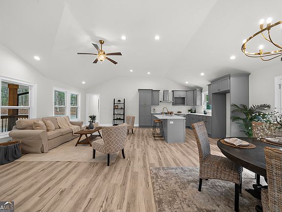 3rd image of 922 Linch Rd