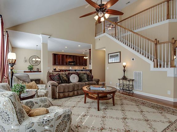 5th image of 821 Cranberry Ln