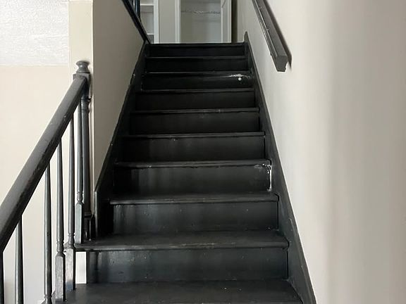 5th image of 201 Cedar St APT C