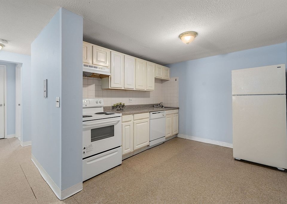 1st image of 71 Oxford Ave APT A