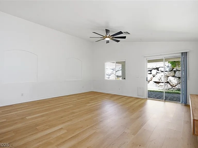 9717 High Alpine St — Photo 7