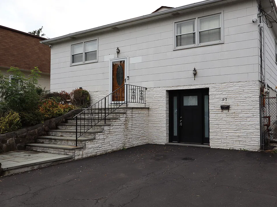 97 Benson St #1