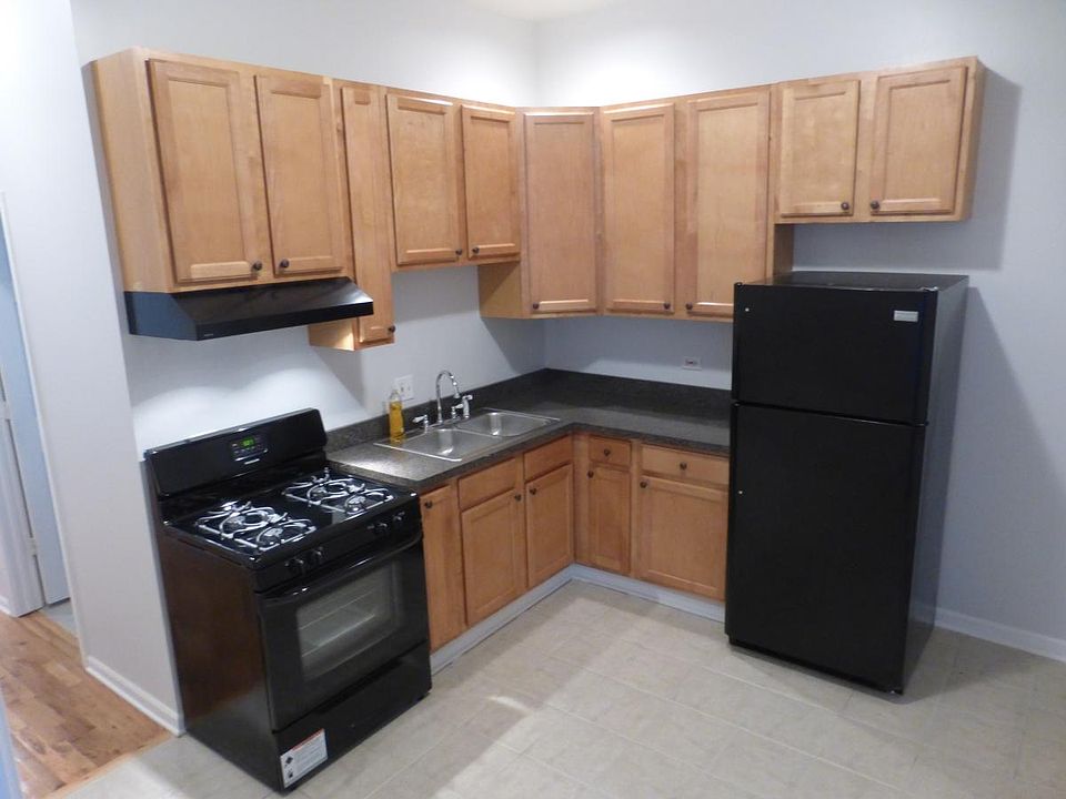 1st image of 837 S Claremont Ave #2R