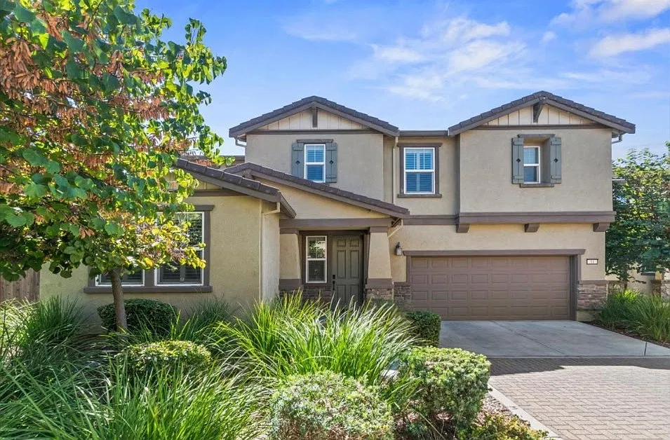 14 Cliff Breeze Pl
