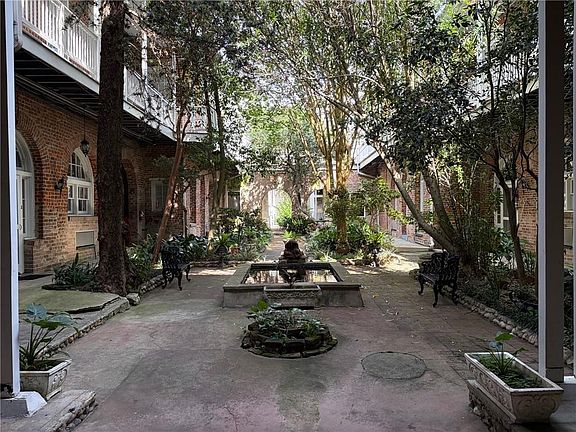 4th image of 921 Chartres St APT 3