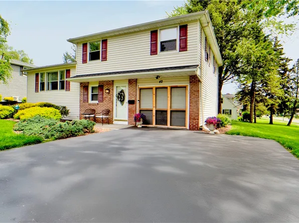 42 Rigney Ln, Rochester, NY 14612