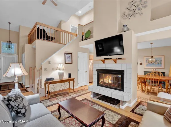 4 Beachwood Ct, Lake Harmony, PA 18624