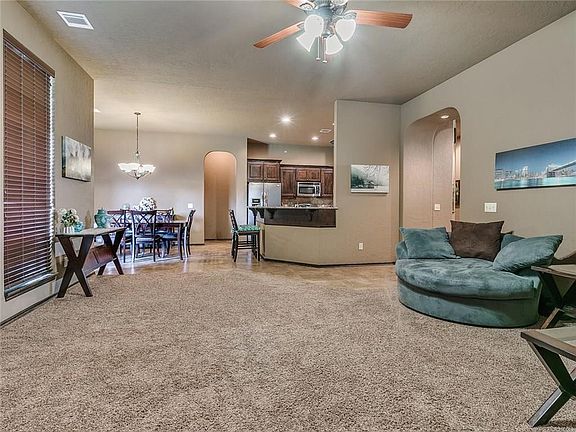 4th image of 708 Samantha Ln