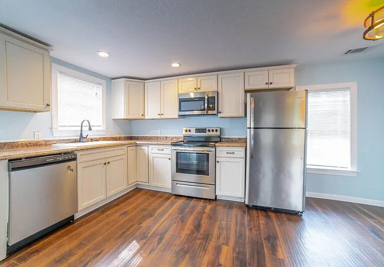 518 Railroad St — Photo 17