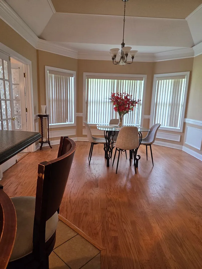 Fully furnished 5-bedroom home situated on nearly 4 acres of land!! — Photo 4