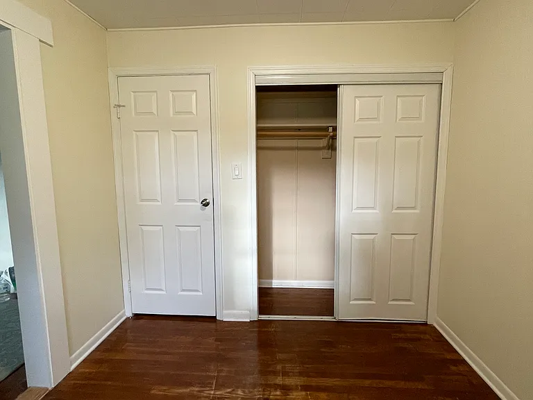 2nd room's closet. Arch on the left