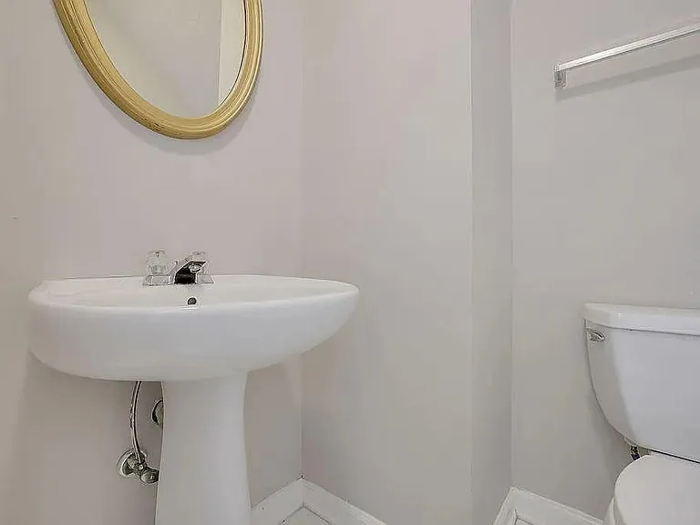 2295 Lexington Ln — Photo 10