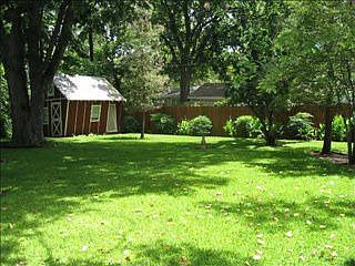 5th image of 5707 Woodview Ave