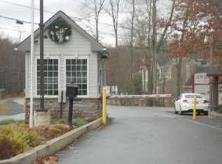 200 Edinburgh Rd, Bushkill, PA 18324