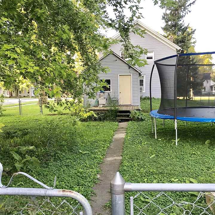2nd image of 214 W Main St