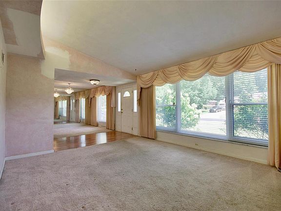 3rd image of 10070 Stonell Dr