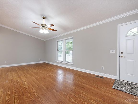 5th image of 2801 Windsor Chase Dr