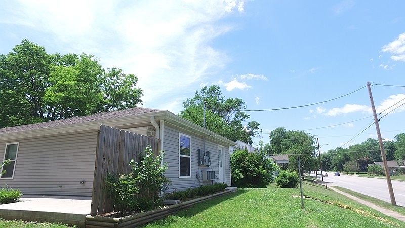 1st image of 613 W Austin Blvd