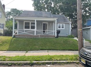 18 Maple Shade Ave, Hamilton, NJ 08690