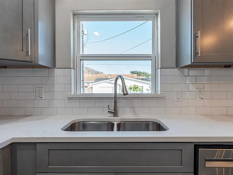 4302 Avenue R 1/2 — Photo 14