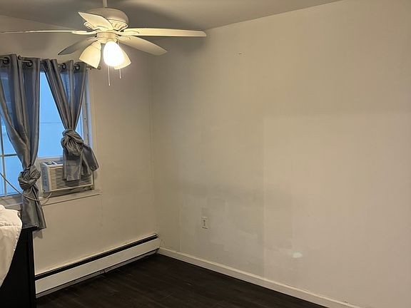 3rd image of 2569 44th St #3