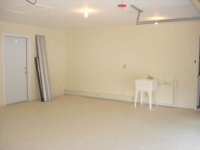 572 sq ft garage