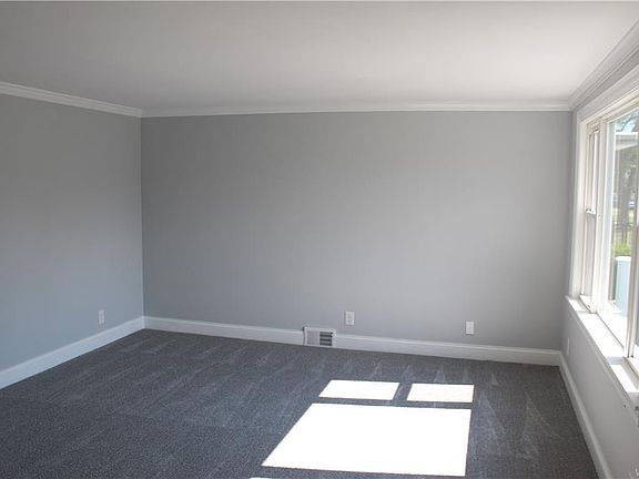 4th image of 537 Cornwall Ave