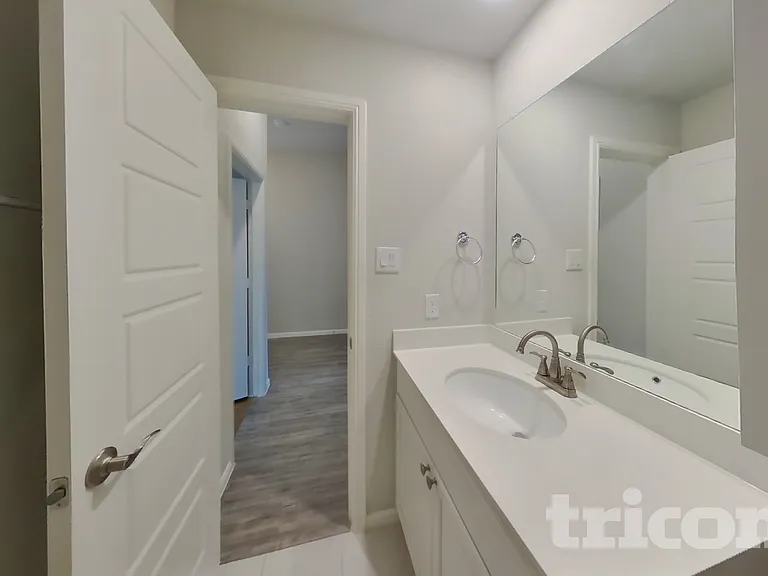 1916 Elderberry St — Photo 12
