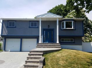 104 Spray St, Massapequa, NY 11758