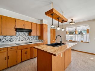 1300 4th Ave SW, Waverly, IA 50677