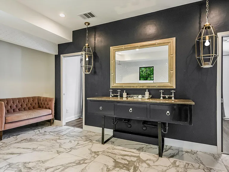 1304 Navasota St — Photo 14
