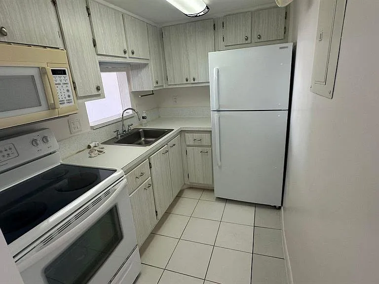 625 Antioch Ave #302 — Photo 21