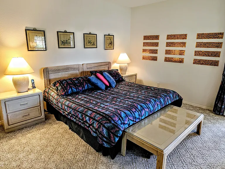 Master bedroom - King size bed with latex mattress