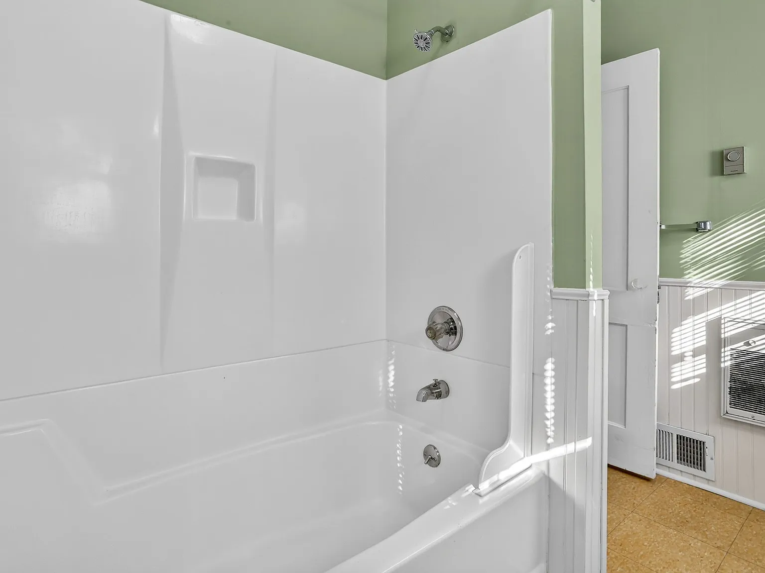3 bed, 2050 sqft, $3,600 — Photo 1